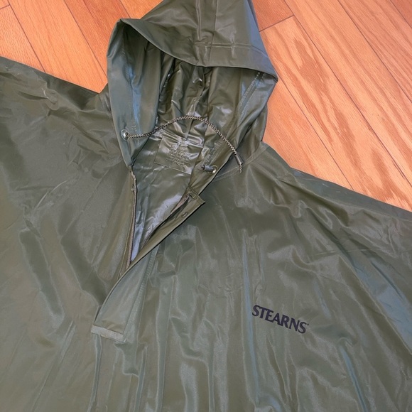 Stearns Green Rain Poncho - Picture 2 of 3